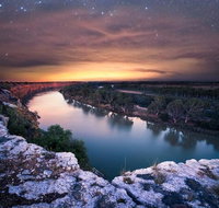 Small-Group River Murray Dark Sky and Sunset Tour with Dinner
