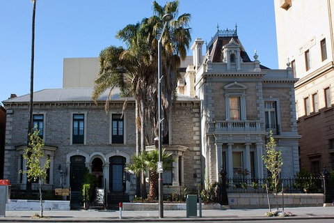 Adelaide Airport Transfers : Airport ADL To Adelaide City In Luxury Van - Accommodation Southport 3