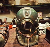 Pearl Luggers - Accommodation Southport