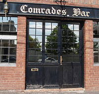 Comrades Bar - Southport Accommodation