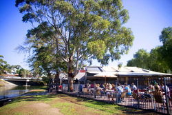 Anglers Tavern - Southport Accommodation 3