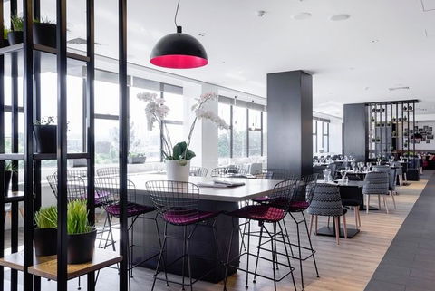 MRepublic Restaurant, Bar And Lounge - Southport Accommodation 1