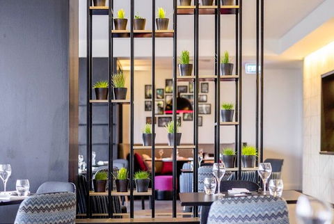 MRepublic Restaurant, Bar And Lounge - Southport Accommodation 3