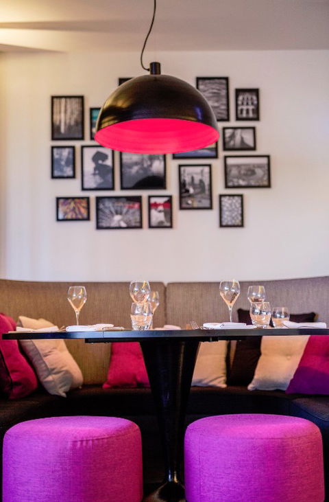 MRepublic Restaurant, Bar And Lounge - Southport Accommodation 6