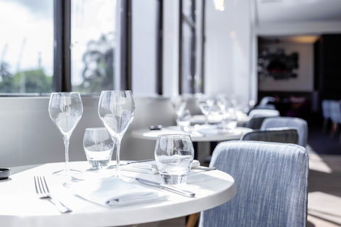 MRepublic Restaurant, Bar And Lounge - Southport Accommodation 7