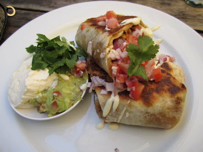 A Friend In Hand - Southport Accommodation 1