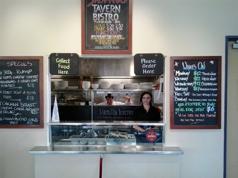 Salamander Tavern - Accommodation Southport 1