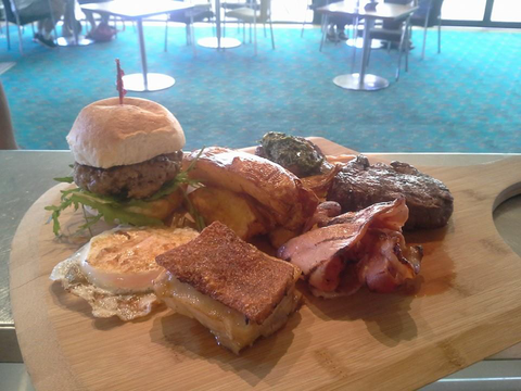 Salamander Tavern - Accommodation Southport 4