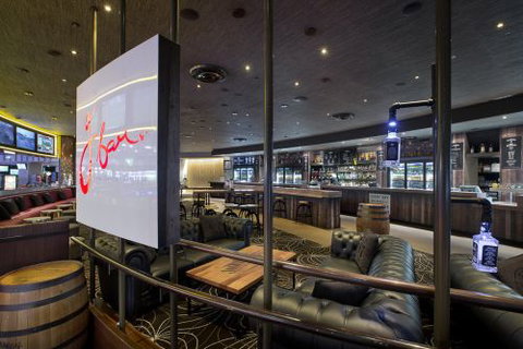 JBar - Southport Accommodation 1