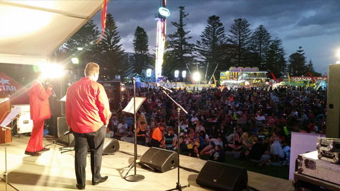 A Luminous Christmas At The Entrance - Southport Accommodation 0