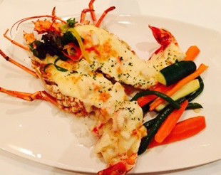 Basils Seafood Restaurant - Southport Accommodation 3