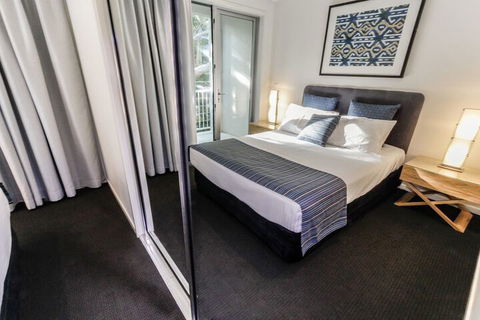 Island Views - Southport Accommodation 5