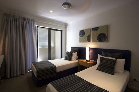Island Views - Southport Accommodation 6