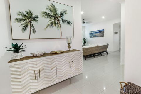 Island Views - Southport Accommodation 1