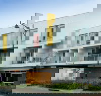 Mawson Lakes Hotel  Function Centre - Southport Accommodation