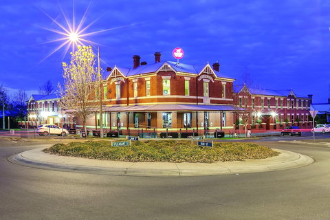 Lake Inn Ballarat - Accommodation Southport 2