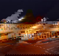 The Lighthouse Hotel - Southport Accommodation