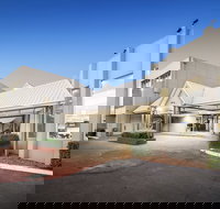 Ciloms Airport Lodge - Southport Accommodation