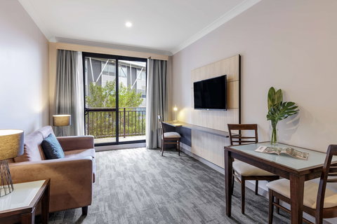 Oaks Sydney North Ryde Suites - Accommodation Southport 5