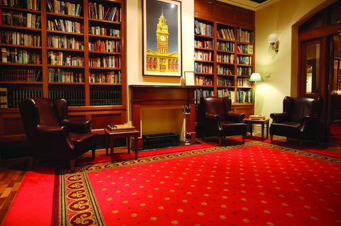 Grand Hotel Melbourne - Southport Accommodation 2