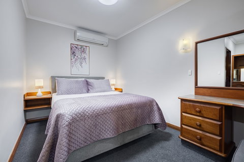 Adelaide Inn - Accommodation Southport 2