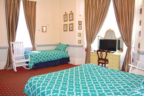 Toorak Manor - Southport Accommodation 3