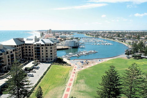 Oaks Glenelg Liberty Suites - Accommodation Southport 4