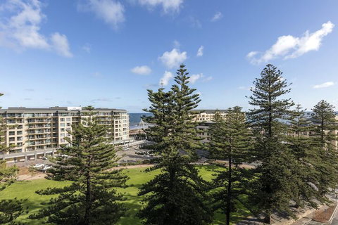 Oaks Glenelg Liberty Suites - Accommodation Southport 6