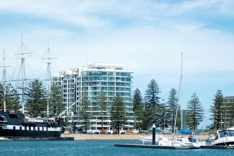 Oaks Glenelg Liberty Suites - Accommodation Southport 2