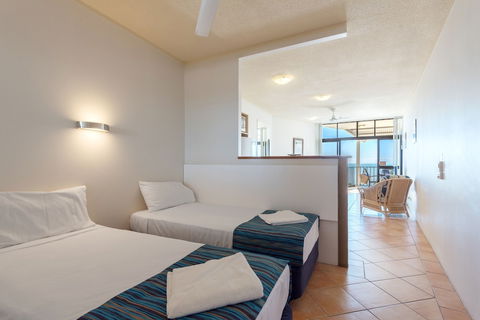 Amaroo At Trinity - Southport Accommodation 6