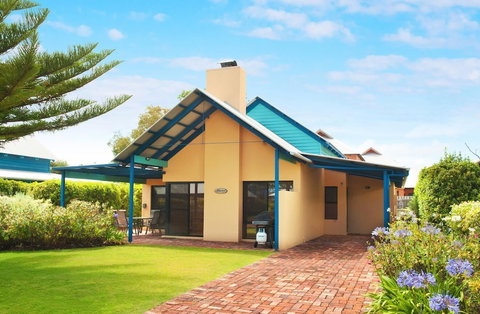 Dunsborough Beach Cottages - Accommodation Southport 0