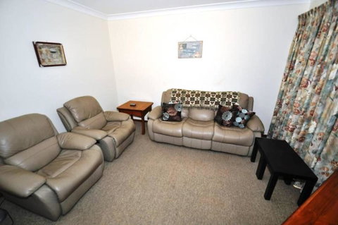 16 Haddrill Parade - Accommodation Southport 4