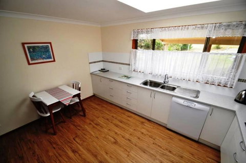 16 Haddrill Parade - Accommodation Southport 1