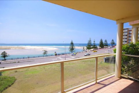 Avilla Court 2 - Accommodation Southport 1