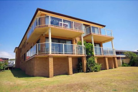 Avilla Court 2 - Accommodation Southport 0