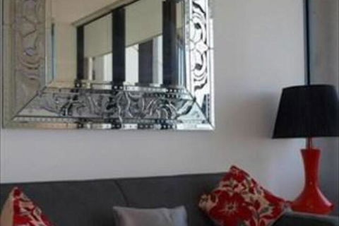 Docklands Prestige Apartments - Southport Accommodation 6