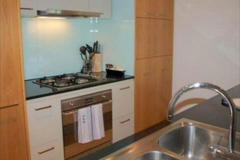Docklands Prestige Apartments - Southport Accommodation 4