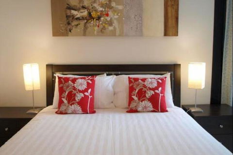 Docklands Prestige Apartments - Southport Accommodation 7