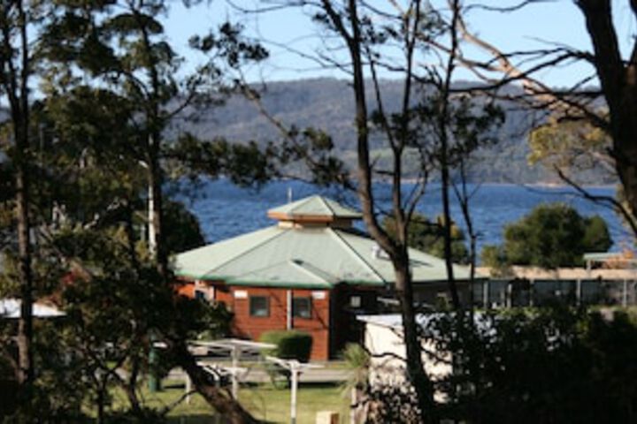 Snug TAS Southport Accommodation