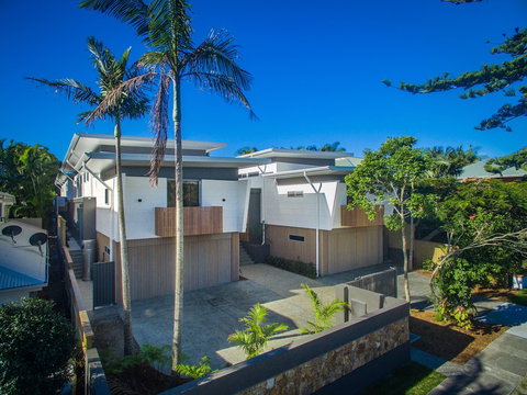 A PERFECT STAY - KoKo's Beach Houses 1 And 2 - Accommodation Southport 3