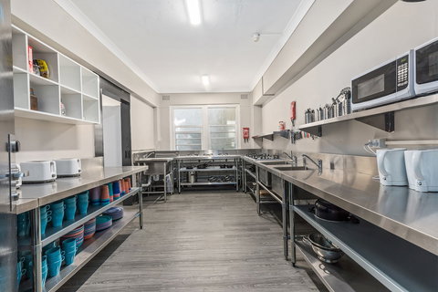 Ady's Place Backpackers - Accommodation Southport 6