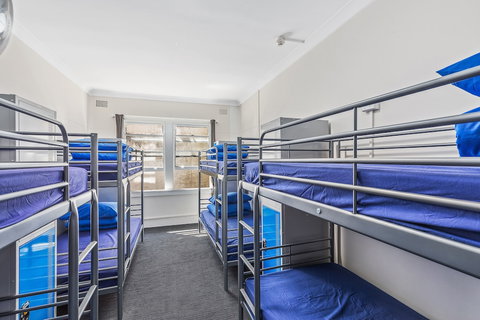 Ady's Place Backpackers - Accommodation Southport 4