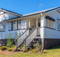 Curlew Cottage - Southport Accommodation
