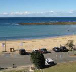 Toowoon Beach View 3br Villa 4 just steps to beach with views - Southport Accommodation