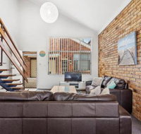 The Pines 5 - Southport Accommodation