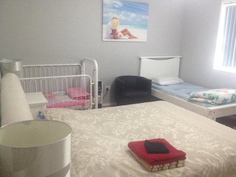 Mystic Blue & Green Meadow - Accommodation Southport 1