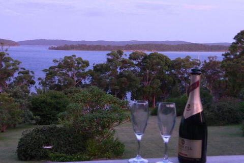 A Lakehouse Escape - Southport Accommodation 7