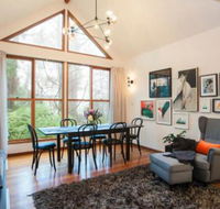 Artist on Everest - Accommodation Southport