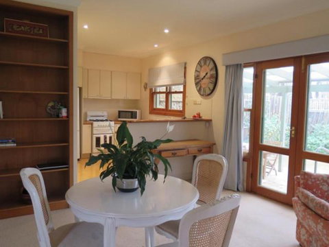 Magnolia Cottage - Accommodation Southport 2