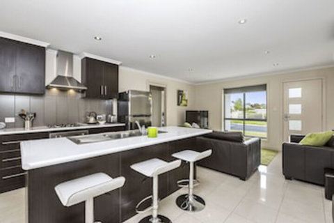 Megan Court Apartments - Accommodation Southport 0